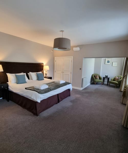 Deluxe double suite wide